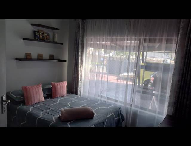 5 BEDROOM HOUSE FOR SALE IN RACEVIEW